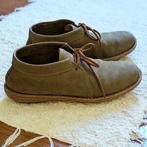 Born olive colored bootie 8.5 W / 40 Eu
